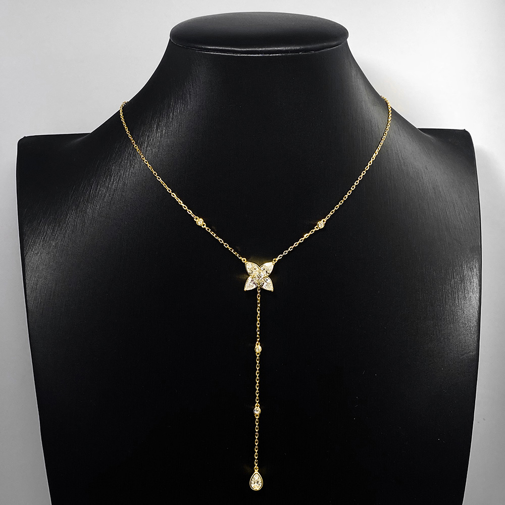 Naszyjnik z moissanitem w opra – Bezels Set Pendant recenzja i cena